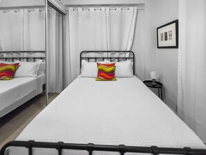 1 chambre, bureau, lit parapluie, Wi-Fi gratuit