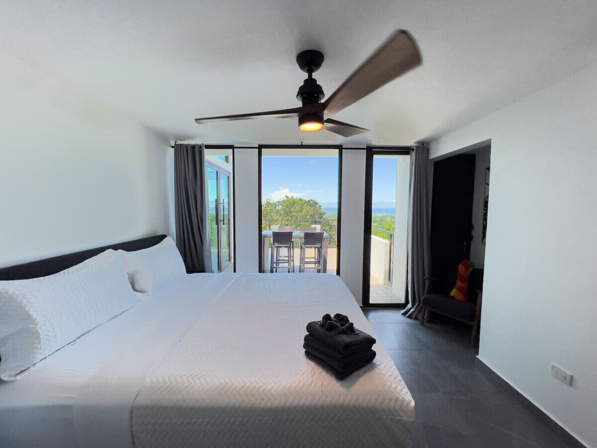 3 عدّة غرف نوم ومكتب وسرير سفر وواي فاي مجانًا