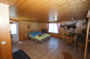 1 quarto, Wi-Fi de cortesia, roupa de cama