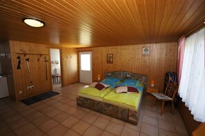 1 bedroom, free WiFi, bed sheets
