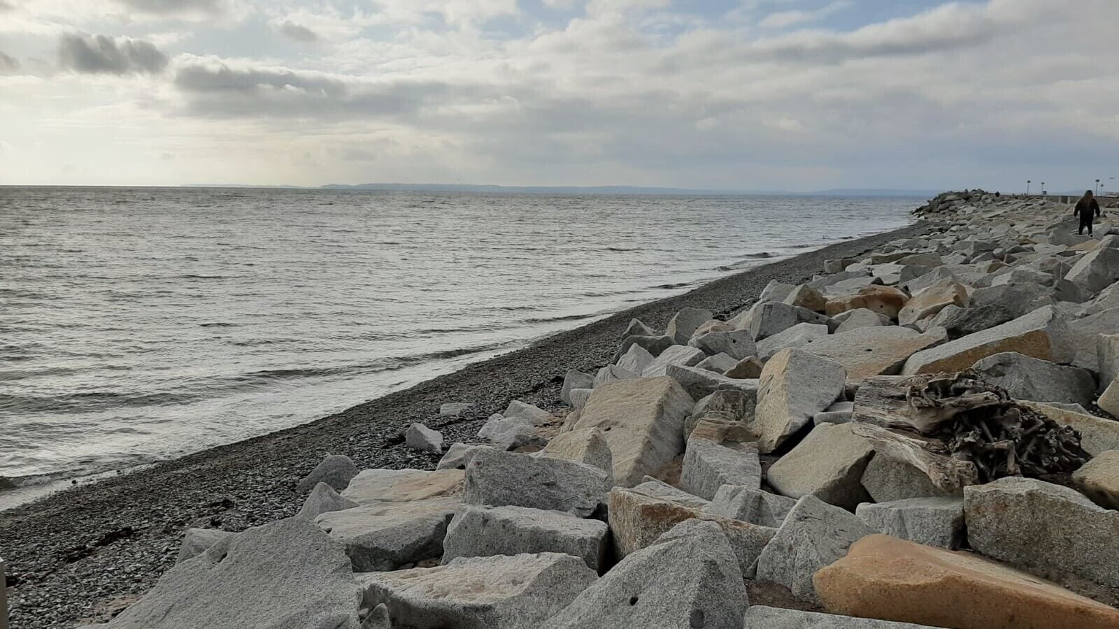 Una spiaggia nelle vicinanze