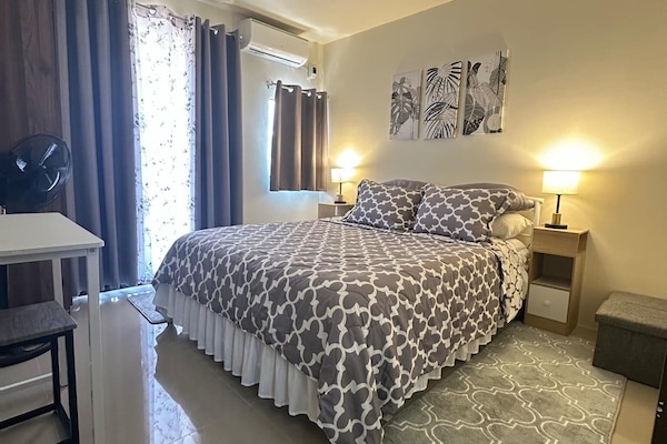 2 habitaciones, escritorio, tabla de planchar con plancha y wifi gratis