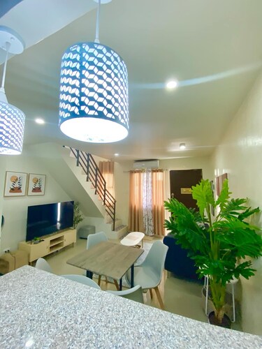 Piper's Pad-Cozy 2-bedroom - Near the Airport - Air-Conditioned. WIFI - Kitchen.