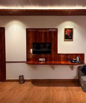 Laptop workspace, free WiFi - Plaza Hotel (Pithoragarh)