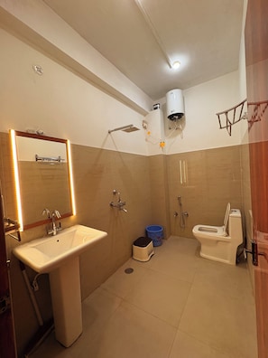 Deluxe Double Room, Mountain View | Bathroom