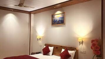 Habitación de lujo, vistas a la montaña | Espacio para trabajar con un portátil y wifi gratis