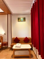 Deluxe Double Room, Mountain View | Laptop workspace, free WiFi