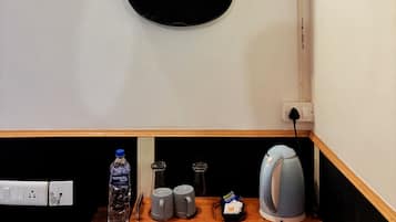 Deluxe Double Room, Mountain View | Laptop workspace, free WiFi