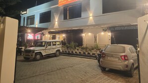 A hotel named "Hotel Plaza" with luxury rooms and parking. - Plaza Hotel (Pithoragarh)