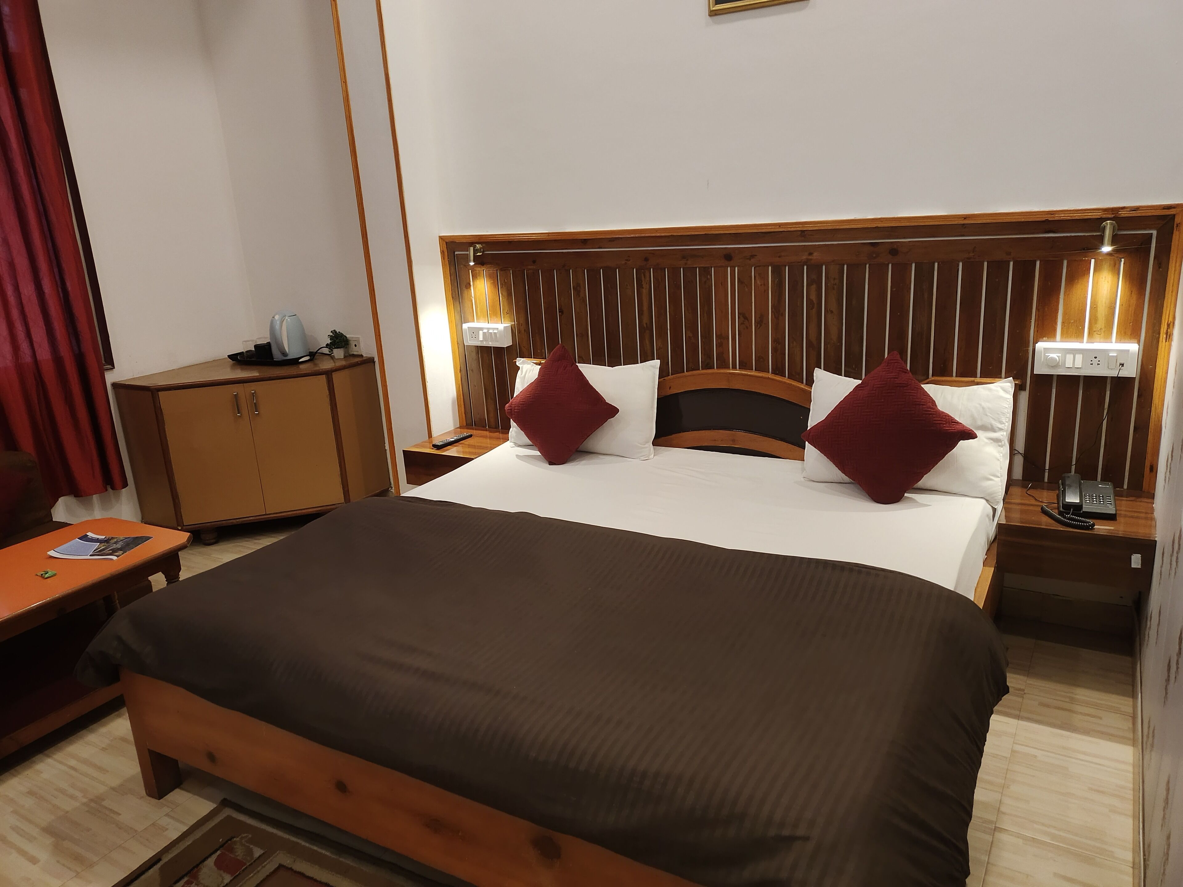 Economy Room | Laptop workspace, free WiFi