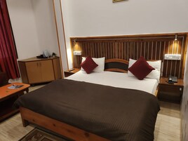 Espacio para trabajar con laptop y wifi gratis 