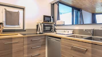 Fridge, microwave, dishwasher, coffee/tea maker