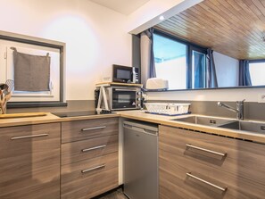 Fridge, microwave, dishwasher, coffee/tea maker