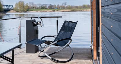 Boot 'Hausboot Diva Mit Kamin - Winter' mit privater Terrasse und Wi-Fi