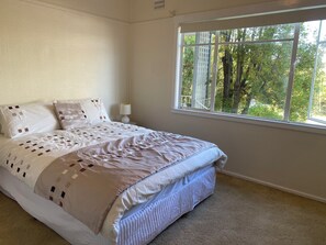 2 bedrooms, iron/ironing board, bed sheets