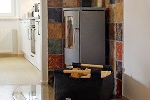 Fridge, oven, stovetop, dishwasher - Holiday Apartment 'Quartier Wellant' with Private Terrace, Private Garden and Wi-Fi (Weißensberg)