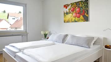 2 bedrooms, iron/ironing board, free WiFi, bed sheets