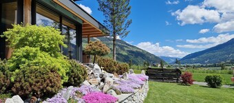 Quiet holiday apartment with a large balcony