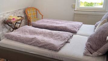 2 bedrooms, iron/ironing board, free WiFi, bed sheets