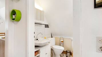 Een douche, een haardroger, handdoeken