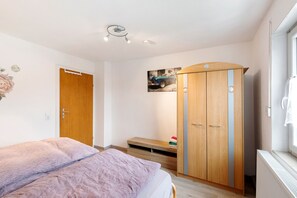 2 makuuhuonetta, silitysrauta/-lauta, ilmainen Wi-Fi, vuodevaatteet