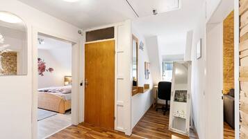 2 slaapkamers, een strijkplank/strijkijzer, gratis wifi, beddengoed