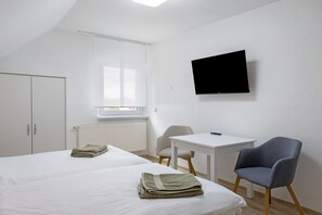 2 bedrooms, iron/ironing board, free WiFi, bed sheets - Rhön-Kutscher Apartment with Mountain View, Terrace and Wi-Fi (36419 Buttlar)