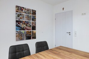 Dining - Rhön-Kutscher Apartment with Mountain View, Terrace and Wi-Fi (36419 Buttlar)