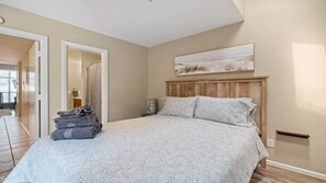 2 Schlafzimmer, Schreibtisch, Bügeleisen/Bügelbrett, WLAN