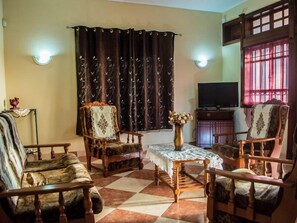 Villa, vistas a la piscina | Caja fuerte, wifi gratis, ropa de cama