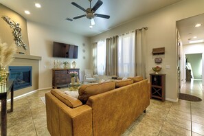 Smart TV, fireplace