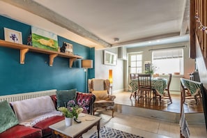 House, City View | Living area - Cosy 3 Bedroom Cottage - Chipping Norton (Chipping Norton)