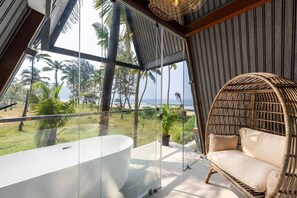 Luxury Rooftop Partial Sea View | Vistas desde la habitación