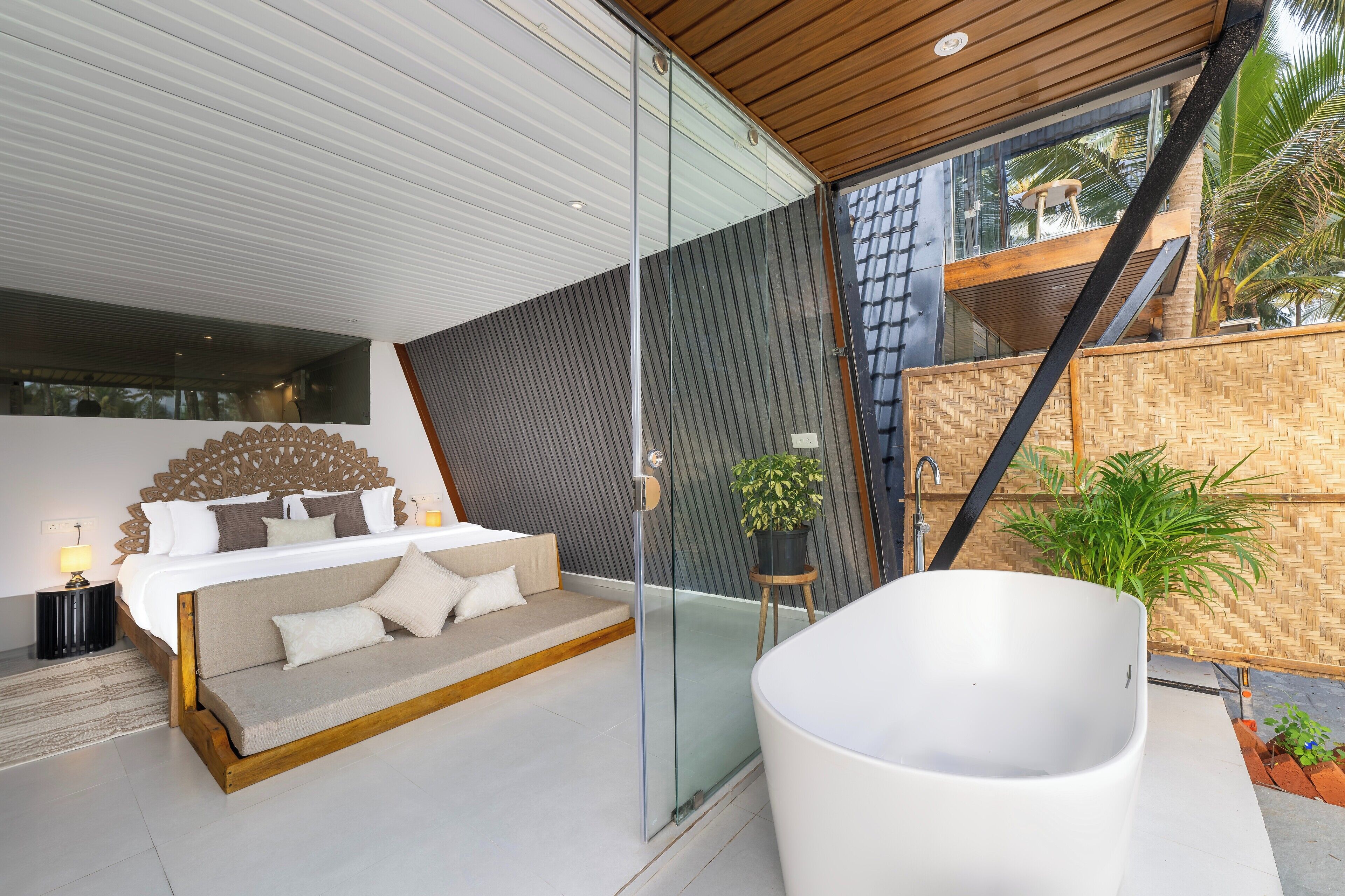 Premium Partial Sea-view With Bathtub | Escrivaninha, espaço de trabalho para notebook, Wi-Fi de cortesia