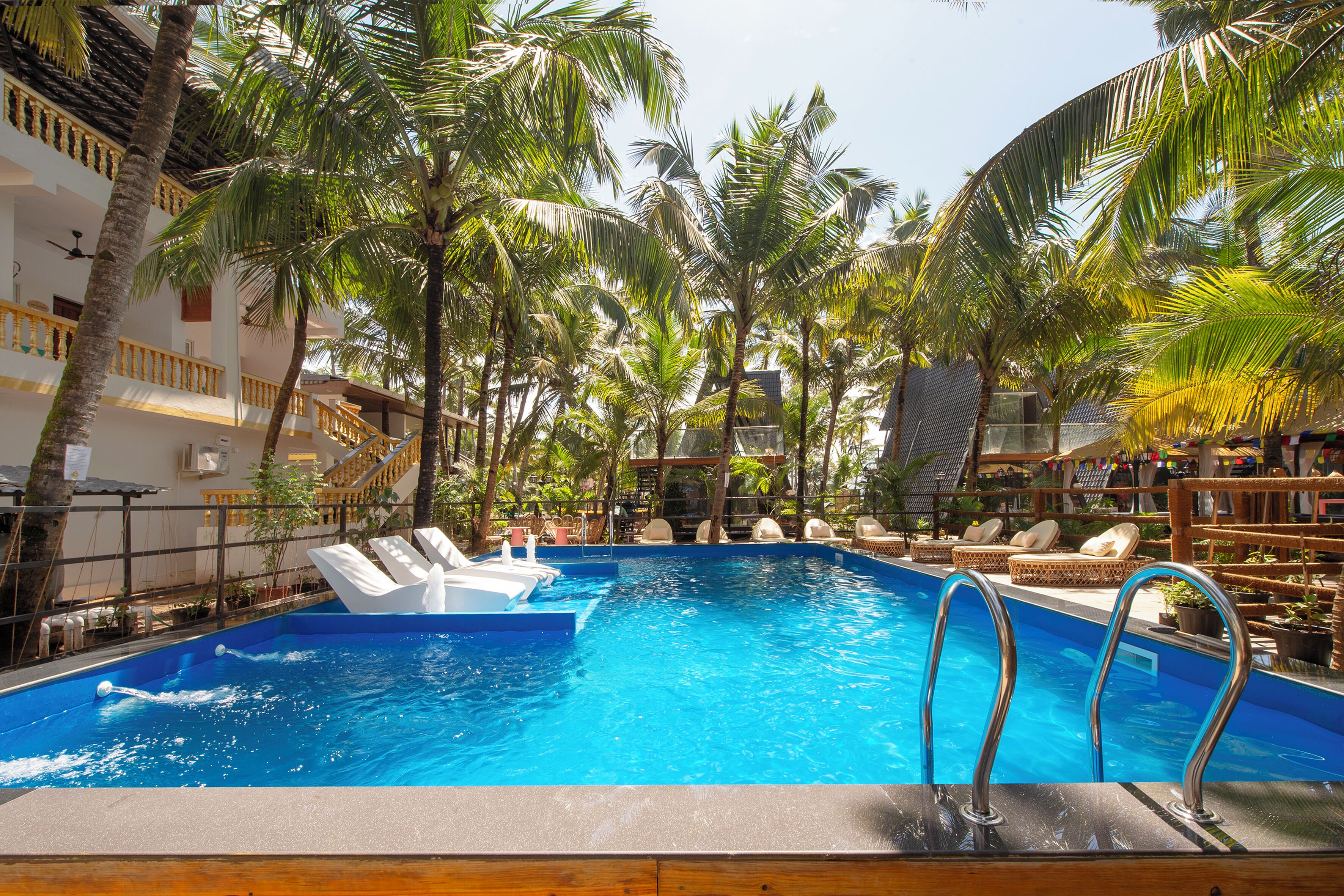 Outdoor pool, free cabanas, pool umbrellas