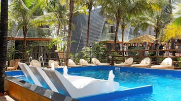 Outdoor pool, free pool cabanas, pool umbrellas