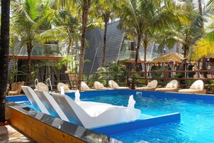 Außenpool, Cabañas (kostenlos), Sonnenschirme