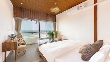 Deluxe Rooftop Seafront with Bathtub | Meja kerja, ruang kerja ramah laptop, dan Wi-Fi gratis