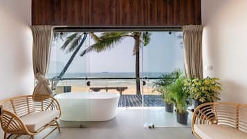 Deluxe Rooftop Seafront with Bathtub | Kameruitzicht