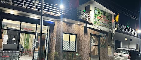 숙박 시설 정면