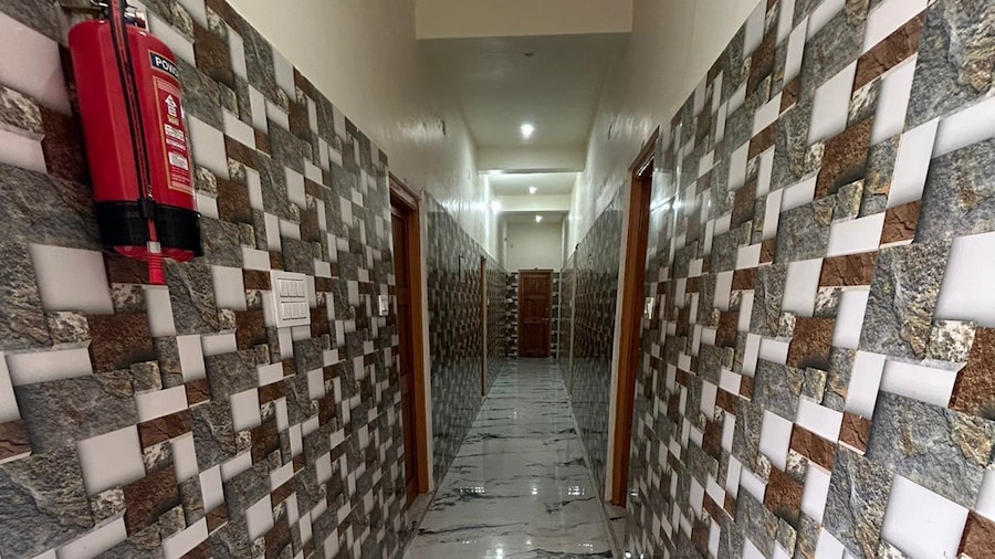 Hotel Royal Sainik