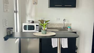 Refrigerador, lavavajillas y cafetera y tetera