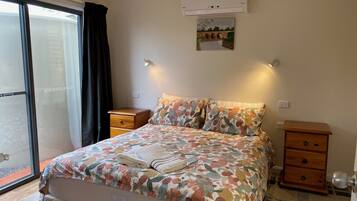 1 bedroom, bed sheets