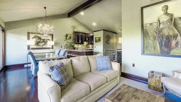 Una televisión, una oficina