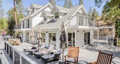 Luxury Lake Home-The Bear Claw-Boat Slip-Sleeps 16