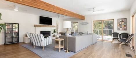 TV, fireplace, table tennis, books