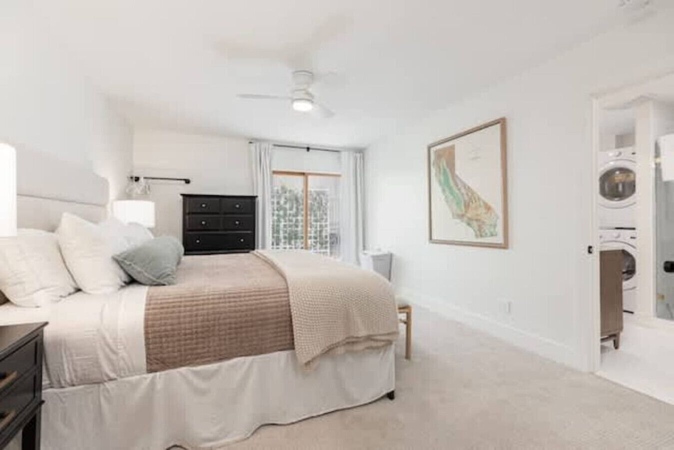 6 soveværelser, skrivebord, strygejern/strygebræt, weekendseng