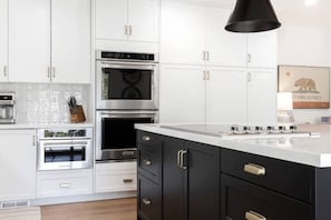 Fridge, microwave, oven, stovetop - Luxury Lake Home-The Bear Claw-Boat Slip-Sleeps 16 (Bass Lake)