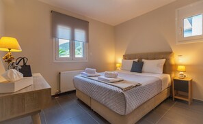 3 chambres, fer et planche à repasser, Wi-Fi, draps fournis