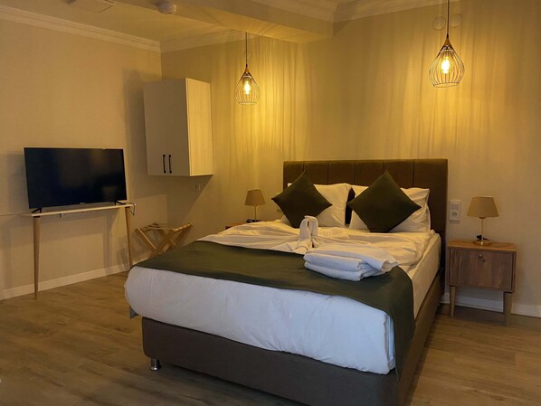 Roba de llit d'alta qualitat, minibar i escriptori